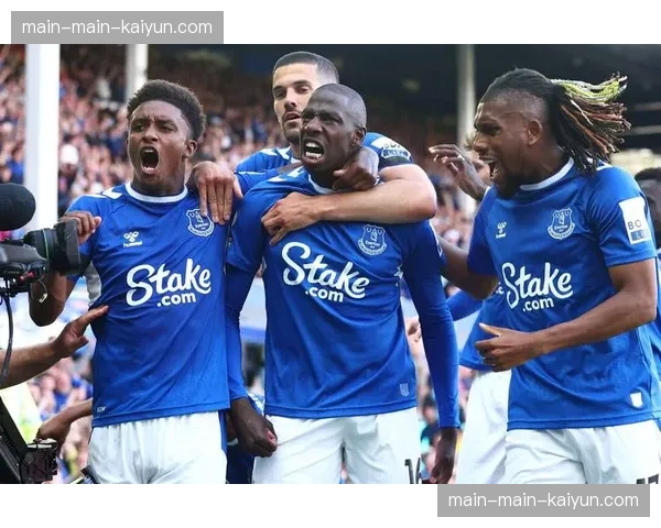 战术演化观察：为应对高强度逼抢，西甲中下游球队广泛采用5-3-2防守反击体系