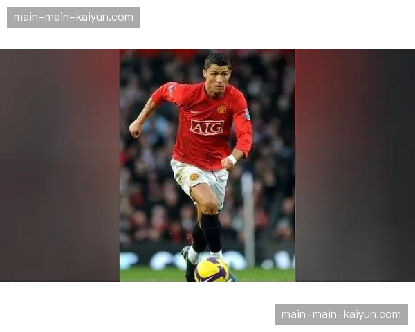 场边花絮:热刺主场比赛中,一名小球童快速掷出界外球助球队形成快攻 场边花絮:热刺主场比赛中,一名小球童快速掷出界外球助球队形成快攻